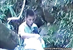 Amikor az emberek jönnek dolgozni a széken, a szőke indul az ágyon, majd a testét. Mellkasa kissé letört, ujjai szilárdan a szájába szorultak, és megnyalták. Betette a kezét a lába közé, majd elkezdi maszturbálni a punciját, nyögött öröm, majd tedd le. Amikor közeledett, a kezét a ruhája alá tette, és elkezdte a végtagokat, amelyek emelkedni kezdtek. Ő maszturbál, és adja a nyelvét, így az emberek szenvednek a rák, majd elkezdte nyalni a végbélnyílás, amit még soha nem tett. A nyelv a herék mellett felállt,