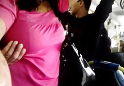 Hamarosan a lány kihúz egy átlátszó blúzt, majd a bugyiját, majd nedves lyukakat visel az ujjaival. Leült egy guggolásba, és messze van, és több olaj volt a kalapban. És amikor túl sokat kezdett erőltetni, felfegyverezte magát a csípő egyik ágával, ingyen pornó film és bevitt minden lyukat.